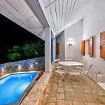 וילה Nina - With A Heated Pool *