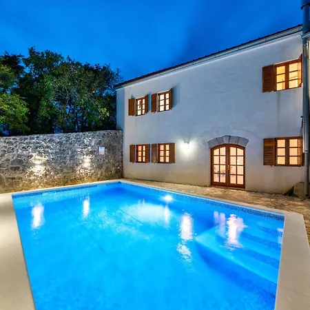 Villa Nina - With A Heated Pool