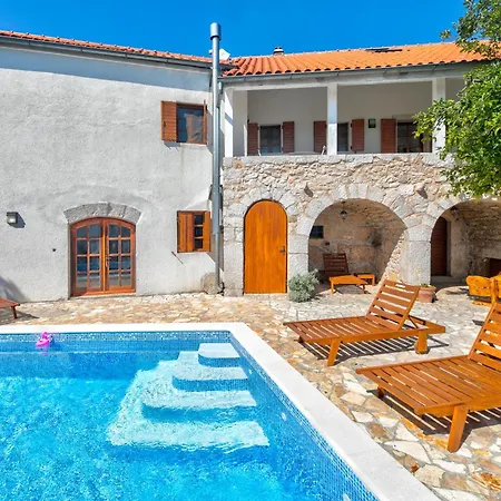 Villa Nina - With A Heated Pool